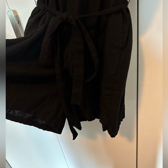 Black romper with tie at waist size large - Picture 2 of 4